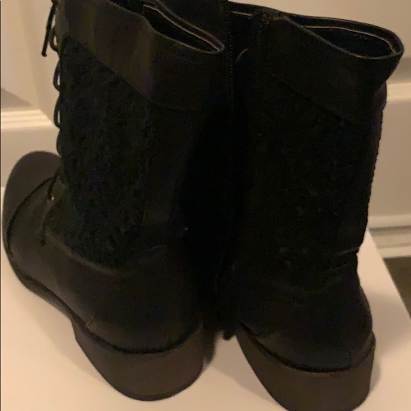 JustFab Women’s lace-up combat boots US 7.5 - Picture 3 of 5